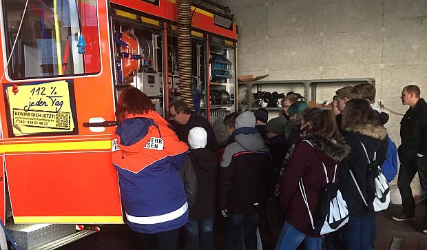 Die Jugendfeuerwehr bei der Hamburger Feuerwehr im Elbtunnel