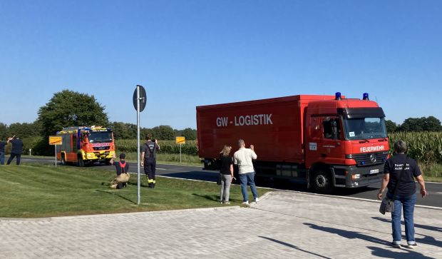 Hier fährt z.B. der GW Logistik, stationiert an der Feuerwehrtechnischen Zentrale in Scharnebeck. Auch sehr gut geeignet, um zahlreiche Rollstühle etc. zu transportieren. ;-)